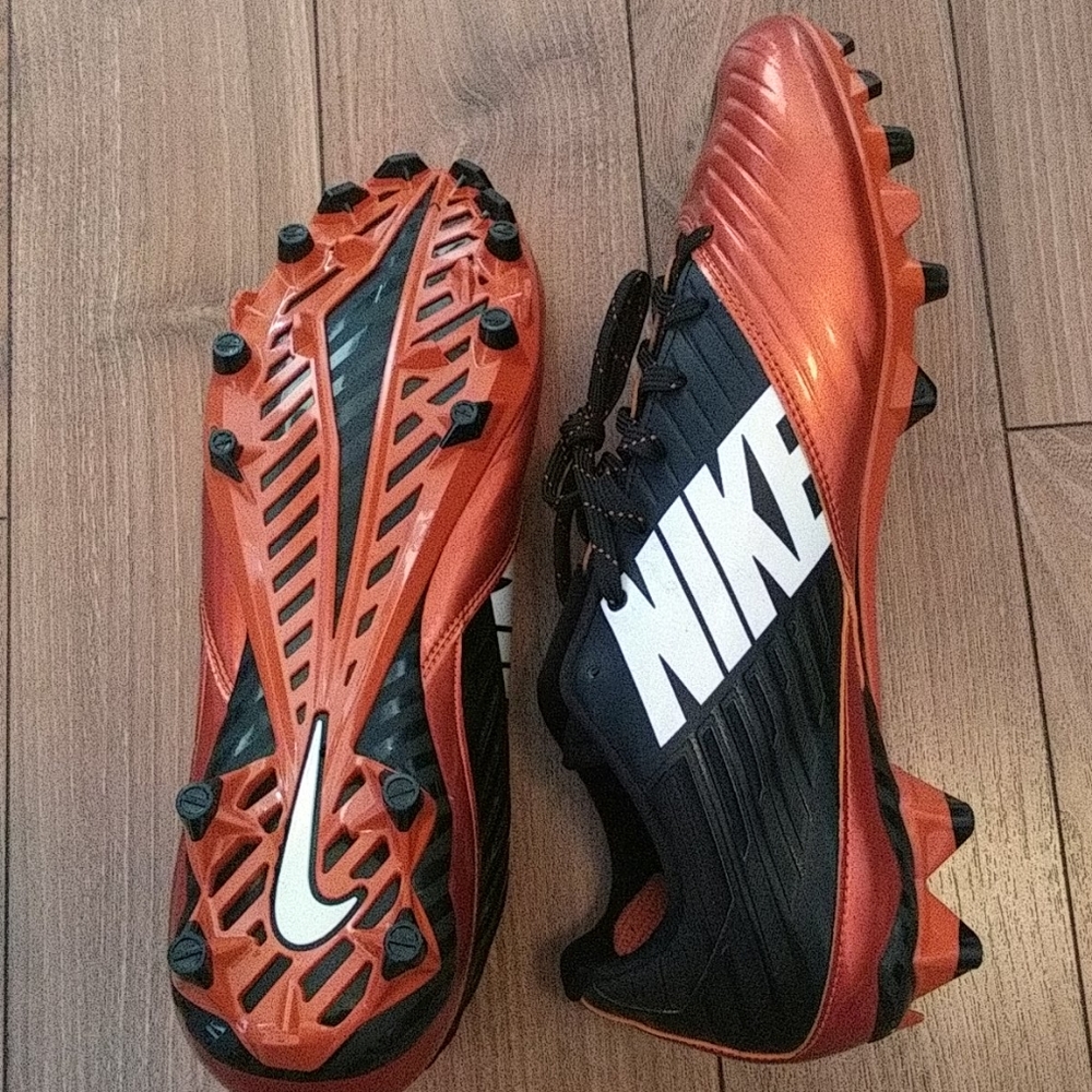 NIKE FOOTBALL CLEATS